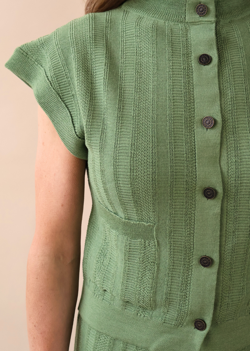 Naoise Vest in Apple